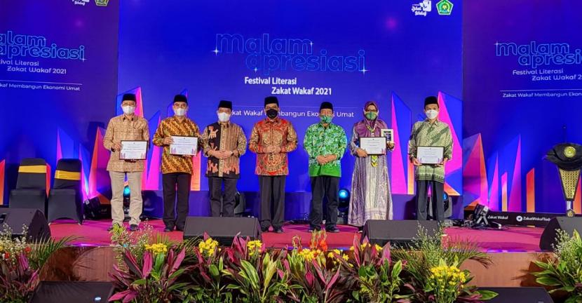 Kementerian Agama (Kemenag) menggelar Malam Apresiasi Festival Literasi Zakat dan Wakaf 2021. 