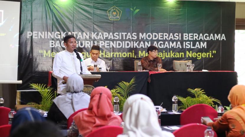  Kementerian Agama  melalui Direktorat Pendidikan Agama Islam Menggelar Seminar Peningkatan Kapasitas Moderasi Beragama Bagi Guru PAI dengan Tema Membangun Harmoni Memajukan Negeri, Senin (3/10/2022). 