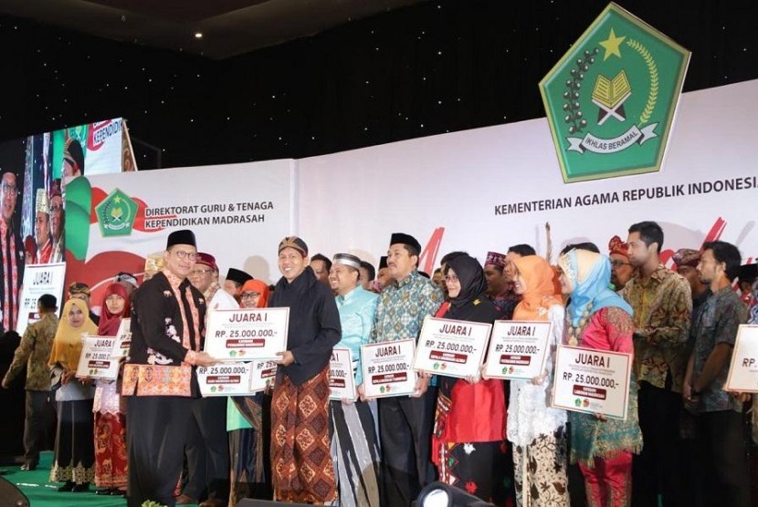 Para pendidik agama Islam  dalam Anugerah Guru dan Tenaga Kependidikan (GTK) Madrasah Berprestasi 2018 (ilustrasi)