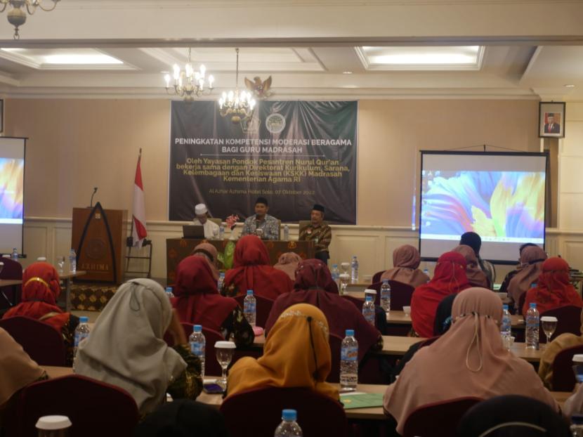 Kementerian Agama RI menggelar seminar moderasi beragama di hadiri para guru madrasah Se -Solo Raya di Solo, Jum