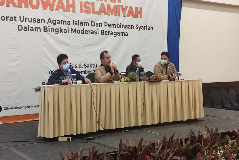 Kementerian Agama terus berupaya meningkatkan literasi masyarakat melalui penerbitan dan distribusi buku keagamaan kepada masjid dan musala. Hal ini disampaikan oleh Kasubdit Kepustakaan Islam, Abdullah Al Kholis di sela acara Peningkatan Ukhuwah Islamiyah Direktorat Urusan Agama Islam dan Pembinaan Syariah Dalam Bingkai Moderasi Beragama, Bogor, Jumat (10/12).