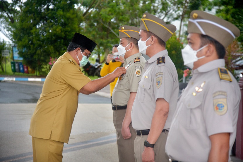 Kementerian ATR/BPN Provinsi Kalimantan Selatan melaksanakan Upacara Peringatan Hari Agraria dan Tata Ruang Tahun 2021, di halaman Setdaprov Kalsel, Banjarbaru, Jumat (24/9) pagi. Kanwil ATR/ BPN berkomitmen untuk membantu pemerintah daerah dalam progam percepatan pelayanan dokumen pertanahan, lebih fokus lagi bagi kemudahan pelayanan investasi.