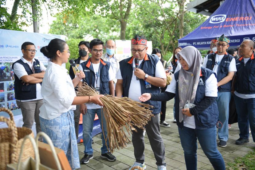 Kementerian Badan Usaha Milik Negara (BUMN) mendukung komitmen BUMN klaster infrastruktur dan energi dalam pengelolaan sampah di Waduk Jatiluhur, Kabupaten Purwakarta, Jawa Barat. 