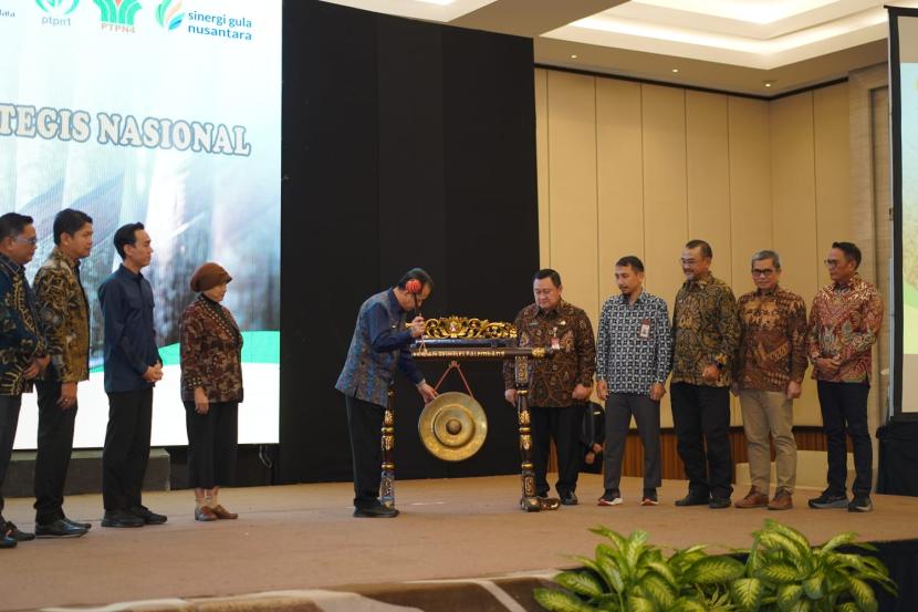 Kementerian Dalam Negeri RI menggelar sosialisasi Proyek Strategis Nasional (PSN) PT Perkebunan Nusantara Grup kepada Kepala Daerah yang ada di Sumatera. 