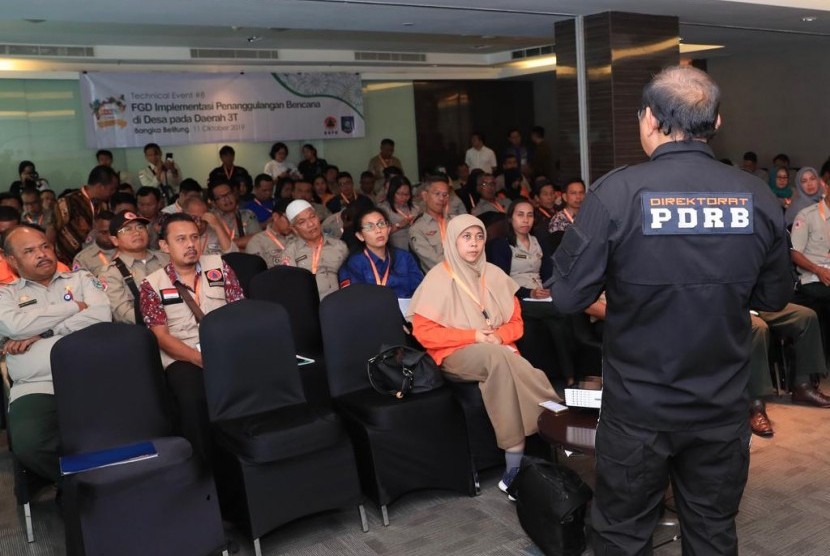 Kementerian Desa, PDT dan Transmigrasi melalui Direktorat Pengembangan Daerah Tertentu bekerjasama dengan BNPB mengadakan Focus Group Discussion dalam peringatan Bulan Pengurangan Resiko Bencana Tahun 2019 di Bangka Belitung, Jumat (11/10).