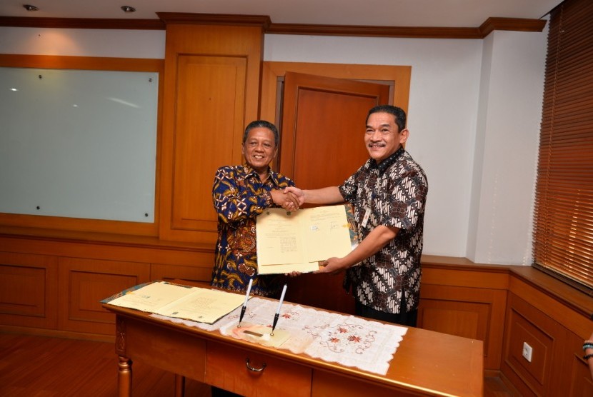 Kementerian Desa, Pembangunan Daerah Tertinggal, dan Transmigrasi (Kemendes PDTT) melakukan penandatanganan perjanjian dan Berita Acara Serah Terima (BAST) tukar menukar tanah dengan Pemerintah Kabupaten Pacitan.