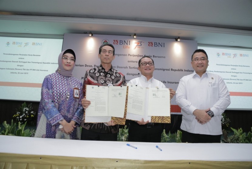 Kementerian Desa Pembangunan Daerah Tertinggal, dan Transmigrasi Republik Indonesia (Kemendes PDTT RI) menggandeng Bank BNI dan BNI life Insurance memberikan fasilitas kepada Tenaga Pendamping Desa.