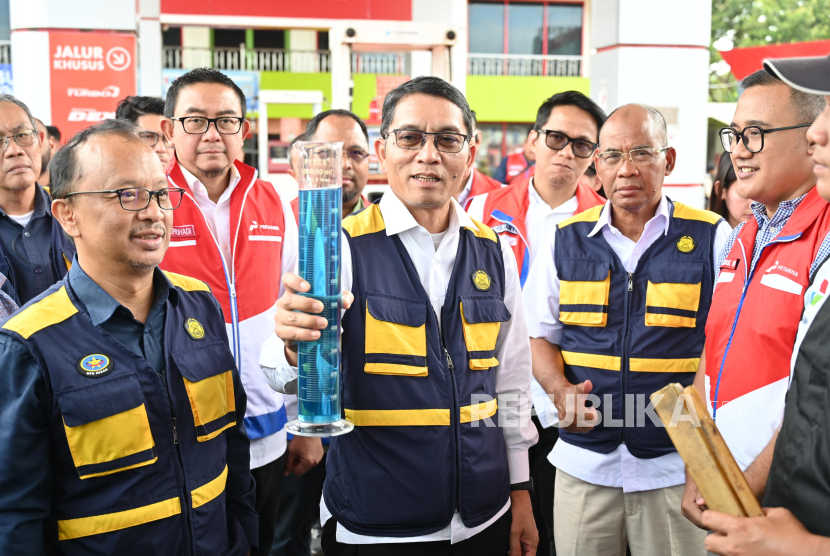 Kementerian Energi dan Sumber Daya Mineral (ESDM) bersama Pertamina melakukan peninjauan secara langsung Pasokan dan distribusi BBM ke SPBU 24.302.129 Palembang, Sumatra Selatan.