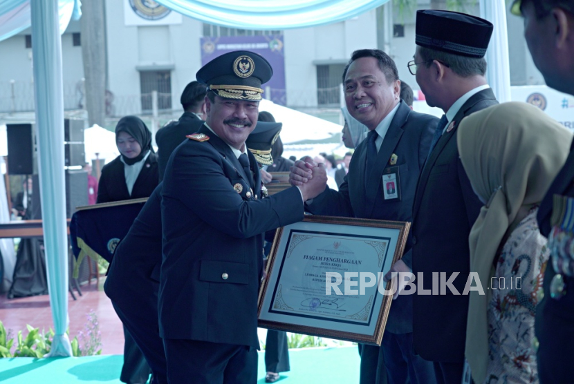 Kementerian Imigrasi dan Pemasyarakatan (Kemenimipas) secara resmi menandatangani nota kesepahaman dengan sejumlah kementerian dan lembaga. Penandatanganan dilaksanakan dalam momen peringatan Hari Bakti Kemenimipas ke-1 Tahun 2025, Rabu (19/11/2025). 