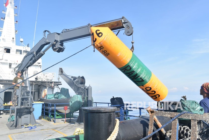 Kementerian Kelautan dan Perikanan (KKP) menertibkan 9 (sembilan) alat bantu penangkapan ikan rumpon ilegal di perairan Sulawesi Utara yang berbatasan langsung dengan Filipina.