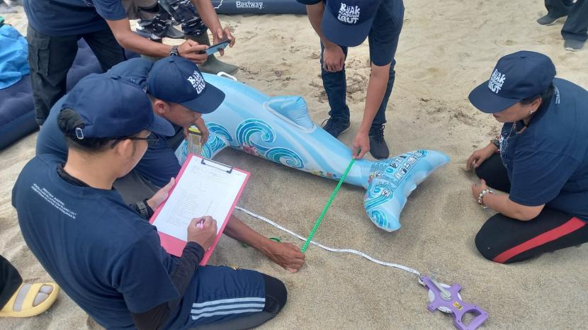 Kementerian Kelautan dan Perikanan - Loka PSPL Serang, Direktorat Jenderal Pengelolaan Kelautan dan Ruang Laut, melaksanakan kegiatan sosialisasi regulasi dan pemanfaatan jenis ikan dilindungi dan/atau Appendiks CITES serta Bimbingan teknis penanganan biota laut terdampar, kegiatan ini dilaksanakan di Sungailiat, Kab. Bangka, Prov Kepulauan Bangka Belitung. 