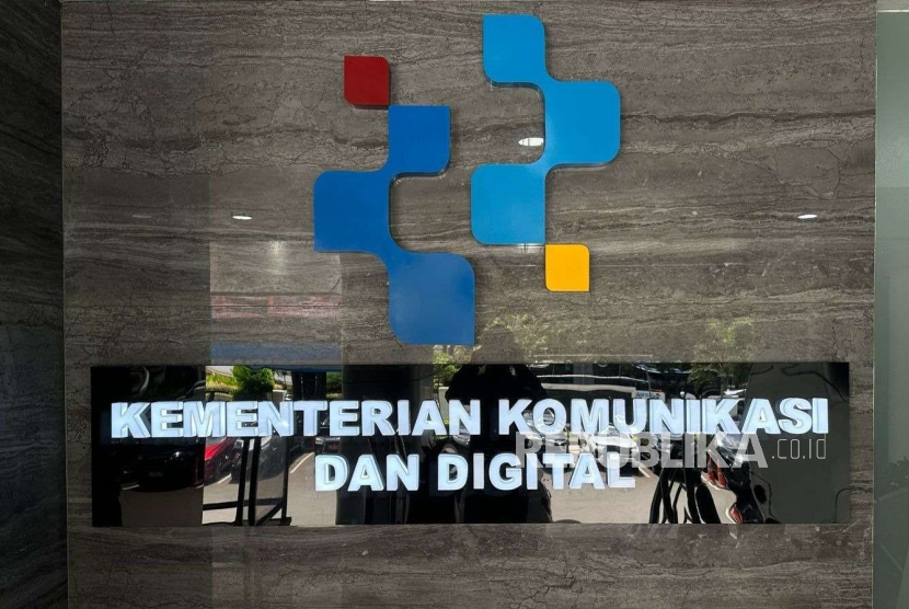 Kementerian Komunikasi dan Digital. Peningkatan penetrasi internet di masyarakat terbilang tinggi. Namun, indeks literasi digital masyarakat Indonesia masih sangat rendah.