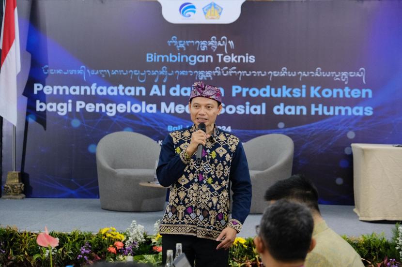 Kementerian Komunikasi dan Informatika (Kemenkominfo) melaksanakan Bimbingan Teknis Pemanfaatan AI dalam Produksi Konten bagi Pengelola Media Sosial dan Humas.