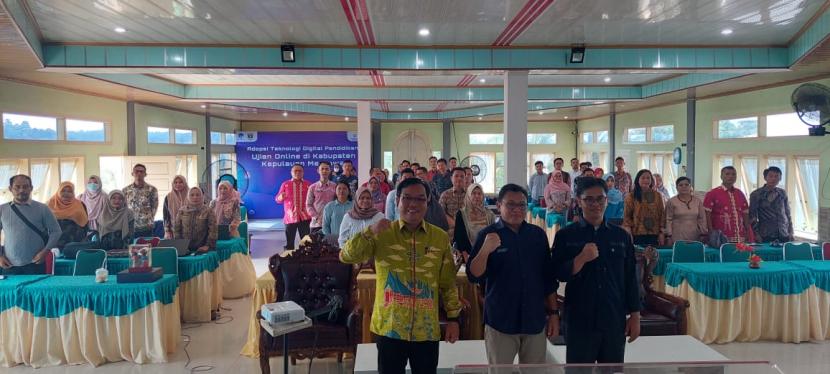 Kementerian Komunikasi dan Informatika menyelenggarakan seminar yang bertemakan Adopsi Teknologi Digital Pendidikan Ujian Online di Kabupaten Kepulauan Mentawai. 