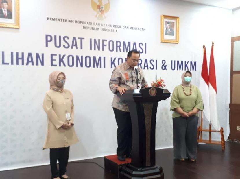 Kementerian Koperasi dan UKM gelar konferensi pers terkait penyerapan anggara Pemulihan Ekonomi Koperasi dan UMKM di Jakarta, pada Kamis, (9/7).