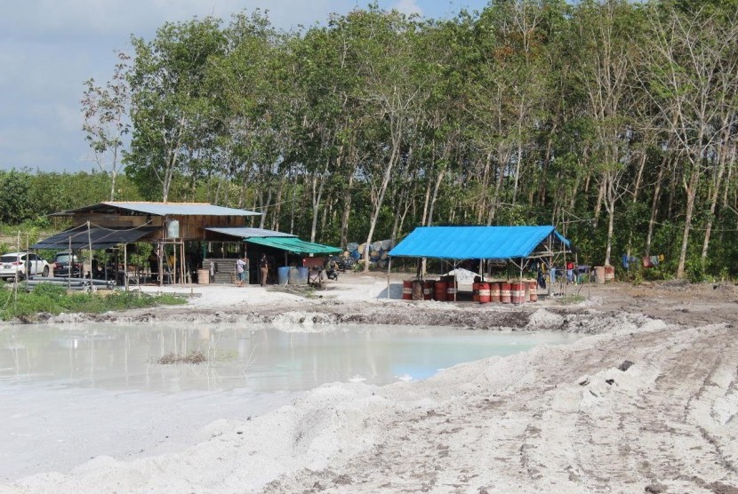 Kementerian Lingkungan Hidup dan Kehutanan (LHK) melakukan razia dan penindakan pada penambangan timah ilegal di Bangka Provinsi Bangka Belitung (Babel).