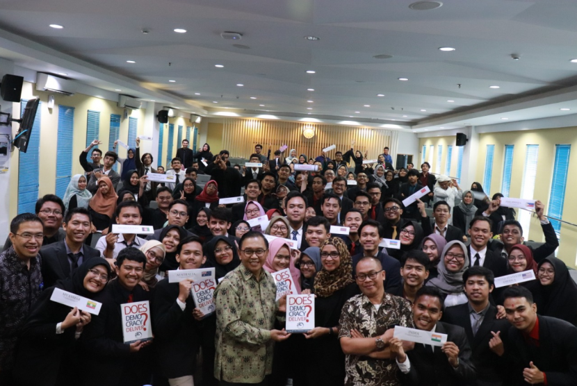 Kementerian Luar Negeri (Kemenlu) mempromosikan Bali Demokrasi Forum (BDF) kepada mahasiswa Universitas Muhammadiyah Yogyakarta (UMY).