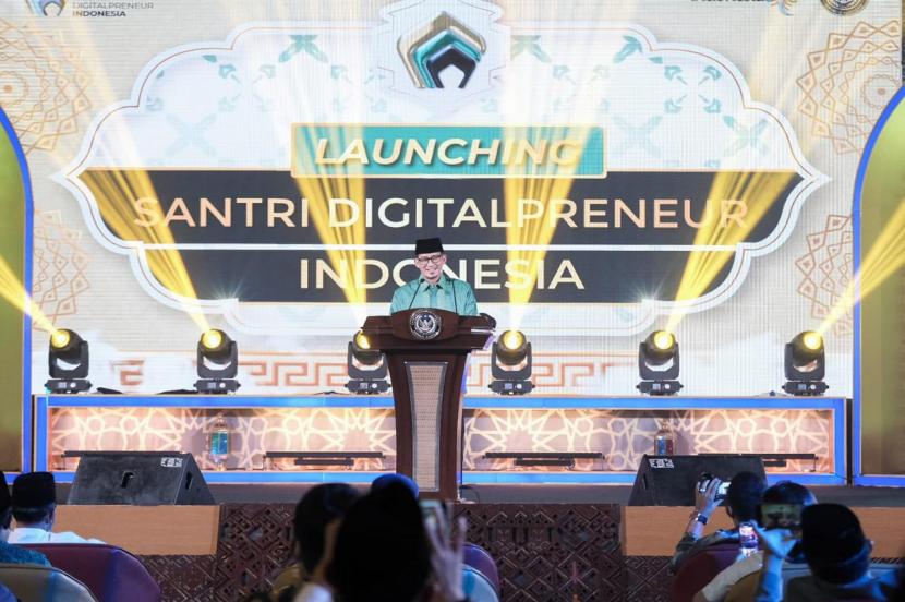 Kementerian Pariwisata dan Ekonomi Kreatif kembali membuka program Santri Digitalpreneur Indonesia 2022. Materi pelatihan akan diberikan oleh para professional yang berkompeten di bidang kreatif dan digital, serta animasi.