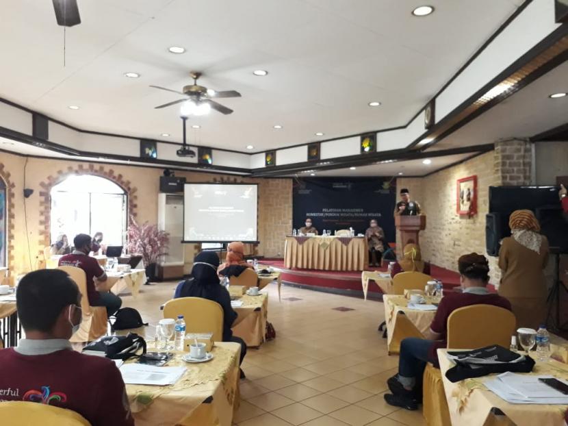 Kementerian Pariwisata dan Ekonomi Kreatif menggelar Pelatihan manajemen homestay di Hotel Taman Sari Kota Sukabumi, Selasa (15/9)