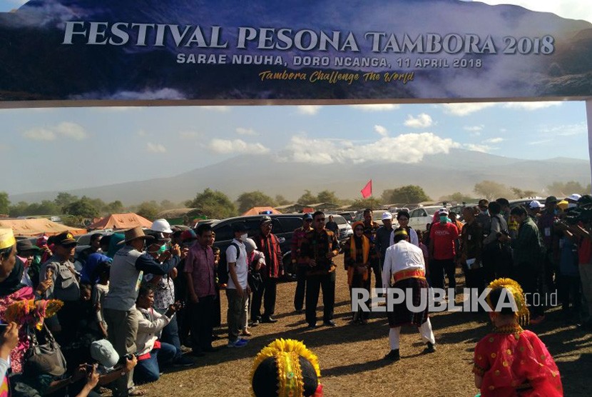 Kementerian Pariwisata, Pemprov NTB, dan Pemkab Dompu bersama-sama menutup acara Festival Pesona Tambora 2018 di Doro Ncanga, Kabupaten Dompu, NTB, belum lama ini (Ilustrasi)