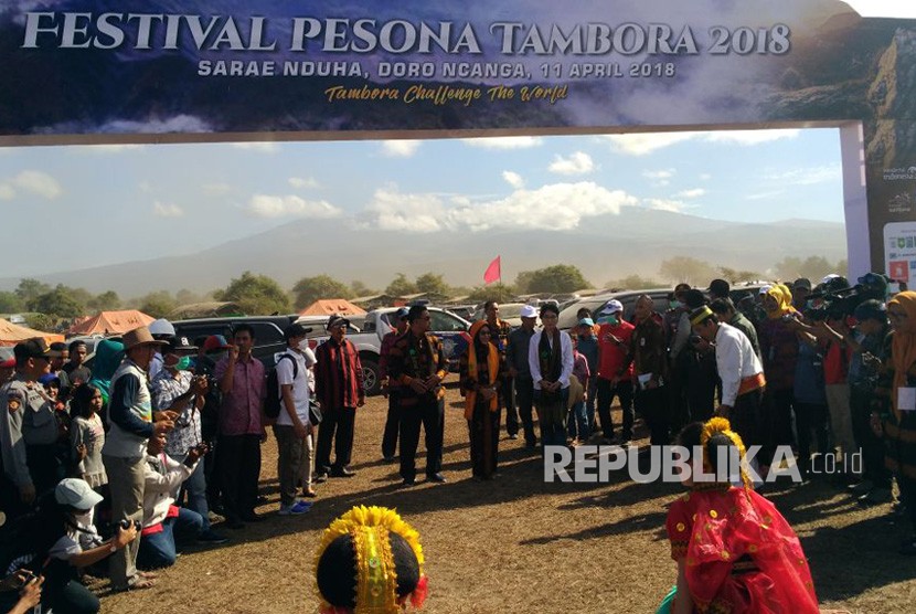 Kementerian Pariwisata, Pemprov NTB, dan Pemkab Dompu bersama-sama menutup acara Festival Pesona Tambora 2018 di Doro Ncanga, Kabupaten Dompu, NTB, Rabu (11/4).