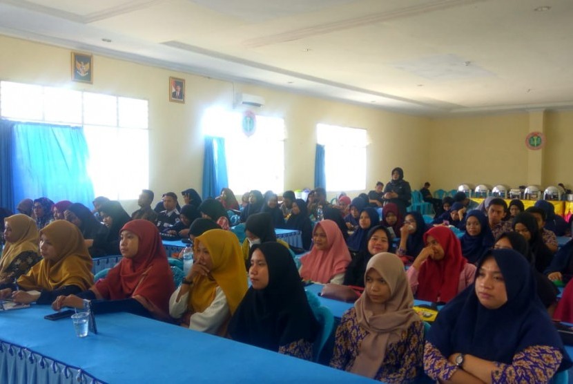 Kementerian Pemuda dan Olahraga (Kemenpora) bekerja sama dengan Yayasan Azzam Insan Cita dan pengurus KAHMI Kota Gorontalo, menggelar pelatihan dan pengembangan keterampilan menjahit di Gorontalo, Jumat (8/11).