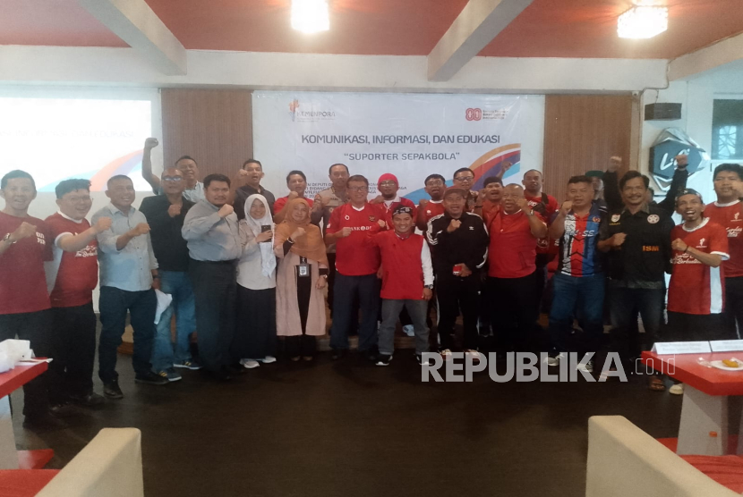 Kementerian Pemuda dan Olahraga (Kemenpora) kembali melanjutkan program Komunikasi, Informasi, dan Edukasi (KIE) Suporter Sepakbola melalui agenda bertema Suporter Cerdas, Tim Berkualitas di Makassar, Selasa (26/8/2025).