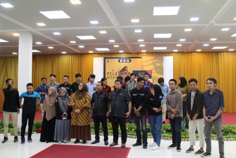 Kementerian Pendidikan dan Olahraga Republik Indonesia (Kemenpora RI), gelar pelatian Desain Grafis bagi pemuda dan mahasiswa se-Provinsi Gorontalo, Selasa (5/11).