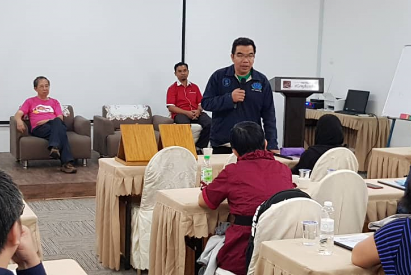 Kementerian Pendidikan Malaysia mengundang Ridwan Hasan Saputra (RHS) untuk menjadi pelatih pada forum Pelatihan Guru di Malaysia.