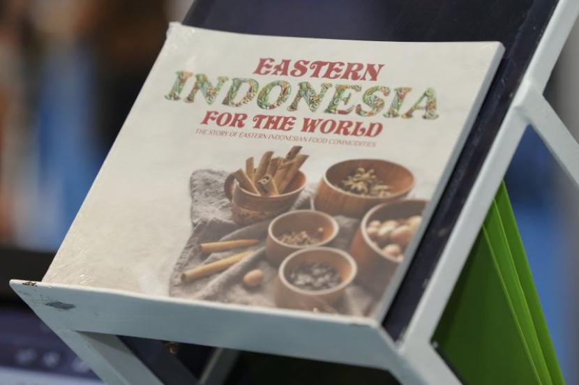 Kementerian Perdagangan dan Yayasan Business & Export Development Organization memperkenalkan buku berjudul Eastern Indonesia For The World, The Story of Eastern Indonesian Food Commodities yang berisi berbagai komoditas andalan ekspor asal Indonesia timur. 