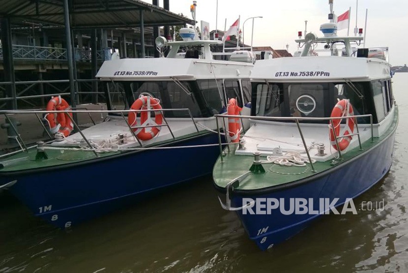 Bus air dari Kementerian Perhubungan. Kementerian Perhubungan (Kemenhub) memberikan bantuan empat unit bus air untuk Kabupaten Biak Numfor, Papua.