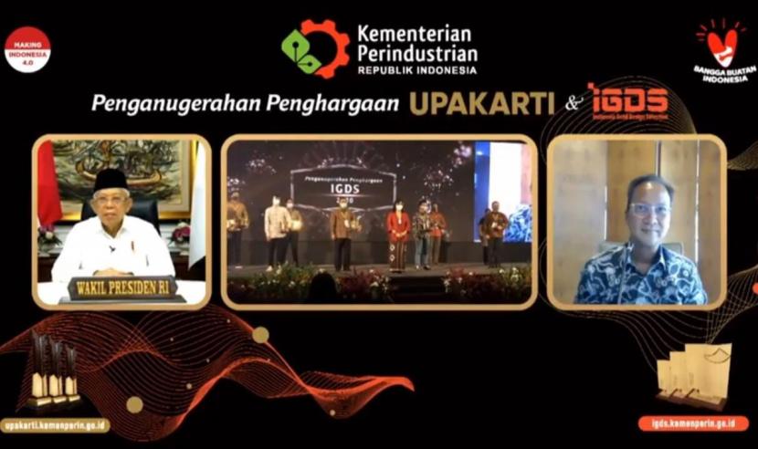 Disperindag Sumbar Apresiasi Batik Loempo Raih Upakarti 2020. Kementerian Perindustrian kembali menyelenggarakan acara Penganugerahan Penghargaan Upakarti & Penghargaan Seleksi Desain Terbaik Indonesia (IGDS) 2020 
