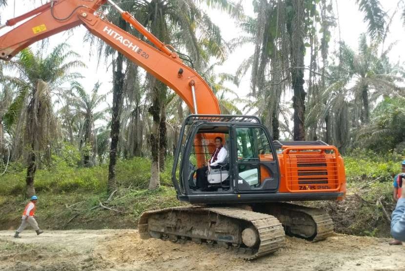Kementerian Pertanian (Kementan) melakukan peremajaan kelapa sawit di Desa Ujung Tanjung Kecamatan Sungai Bahar, Kabupaten Muaro Jambi, Jambi pada Senin (10/9).