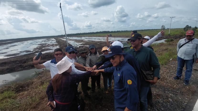 Kementerian Pertanian (Kementan) melalui Badan Penyuluhan dan Pengembangan Sumber Daya Manusia Pertanian (BPPSDMP) lakukan pendampingan alumni dan petani millennial dalaml pelaksanaan Pertanian Modern di Kecamatan Dadahup, Kabupaten Kapuas, Provinsi Kalimantan Tengah.