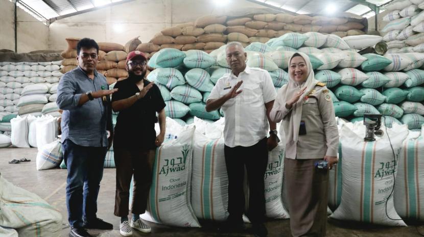 Kementerian Pertanian (Kementan) melalui Balai Besar Karantina Pertanian Makassar melepas ekspor cengkeh yang diproduksi petani Sulawesi Selatan (Sulsel) ke pasar Timur Tengah, sebanyak 32 ton.