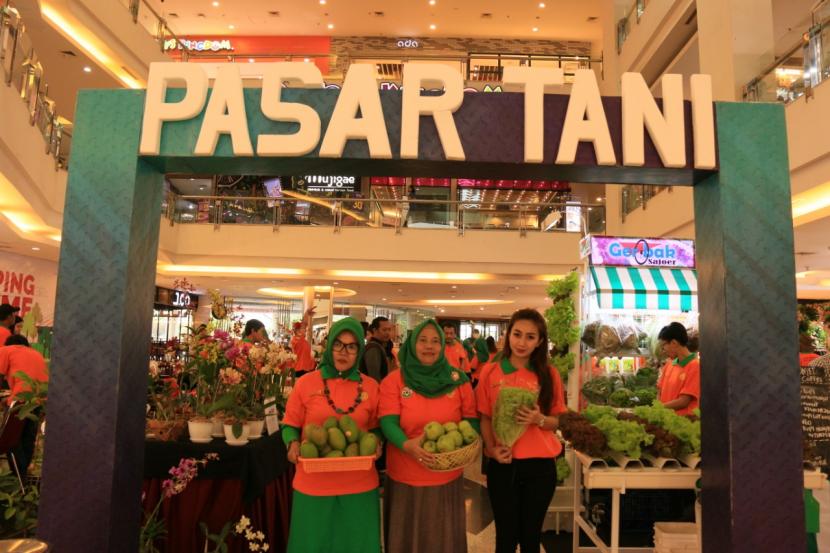 Kementerian Pertanian (Kementan) melalui Direktorat Jenderal Hortikultura lakukan revitalisasi 33 pasar tani. Pemesanan komoditas bahan pangan pokok melalui Pasar Tani Melayani Online di Kota Sukabumi, Jawa Barat mulai meningkat. 