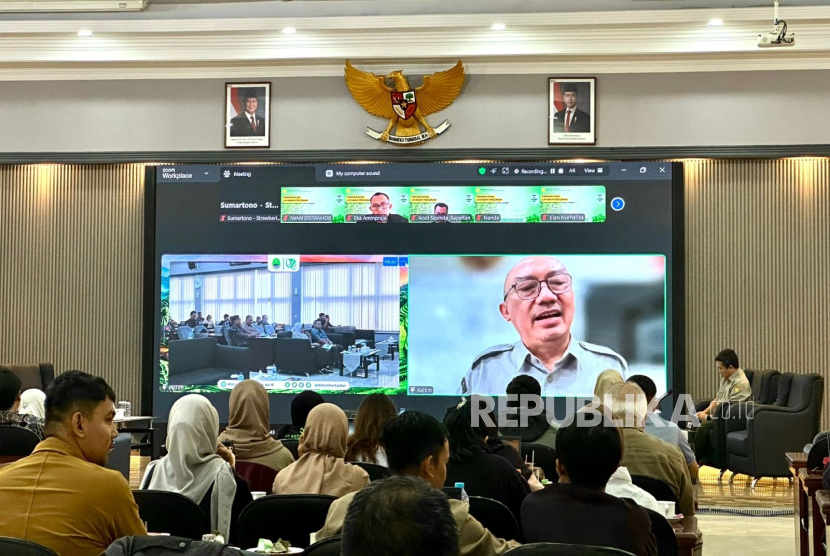 Kementerian Pertanian (Kementan) melalui Pusat Perlindungan Varietas Tanaman dan Perizinan Pertanian (Pusat PVTPP) menggelar pertemuan dengan stakeholder bertema Peningkatan Layanan Perizinan Pemasukan dan Pengeluaran Benih Tanaman. Kegiatan ini digelar di Kantor Dinas Pertanian Jawa Barat dan dihadiri para pelaku usaha perbenihan serta kementerian dan lembaga lain.