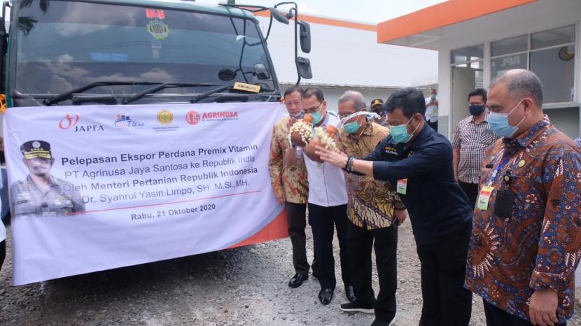 Kementerian Pertanian (Kementan) melepas ekspor perdana premix vitamin dan mineral ke India dari produksi PT Agrinusa Jaya Santosa yang merupakan anak perusahaan PT Japfa Comfeed Indonesia, Tbk.