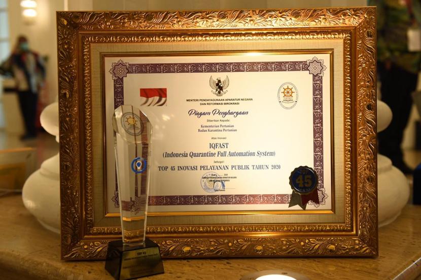 Kementerian Pertanian (Kementan) mendapat penghargaan Pelayanan Publik terbaik untuk inovasi Indonesia Quarantine Full Automation System (IQFAST). Penghargaan ini diberikan Kementerian Pendayagunaan Aparatur Negara dan Reformasi Birokrasi (Kemenpan RB) dalam penganugrahan Top Inovasi Pelayanan Publik 2020 yang digelar, Rabu (25/11).