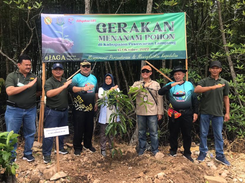  Kementerian Pertanian (Kementan)  mengajak Kejaksaan Tinggi dan masyarakat  Lampung turut serta tanam pohon buah di lahan kurang produktif. Upaya ini sekaligus mendorong peningkatan produksi buah dan menambah pendapatan masyarakat.