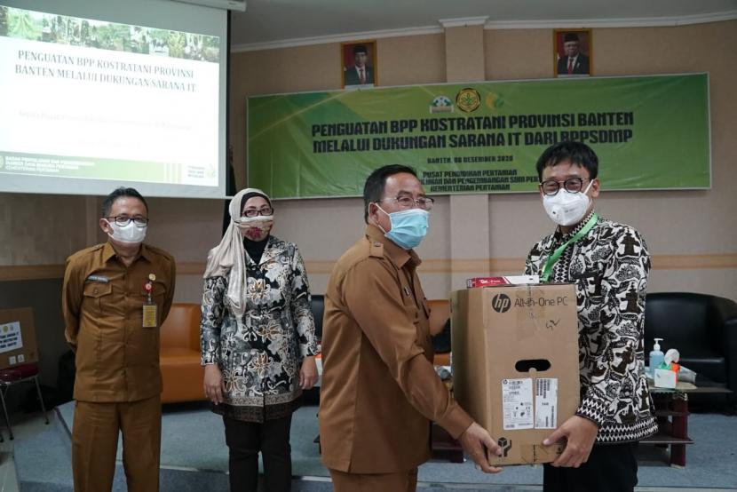  Kementerian Pertanian melalui Badan Penyuluhan dan Pengembangan SDM Pertanian (BPPSDMP) menyalurkan 73 paket IT untuk mendukung BPP Kostratani di Banten. 