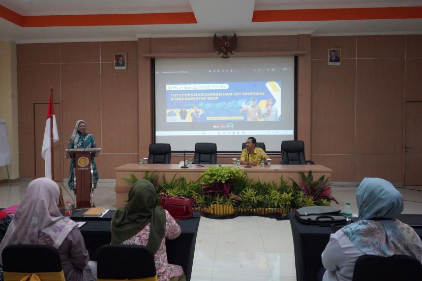 Kementerian Pertanian menggelar pelatihan literasi keuangan. Menteri Pertanian Syahrul Yasin Limpo mengatakan, melalui permodalan KUR para petani bisa mengembangkan usahanya secara mandiri. 