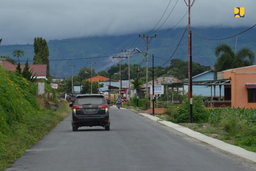 Kementerian PUPR tingkatkan kualitas jalan lingkar Pulau Samosir sepanjang 123,9 Km dan akses menuju Pulau Samosir dari Simpang Tele sepanjang 22 Km