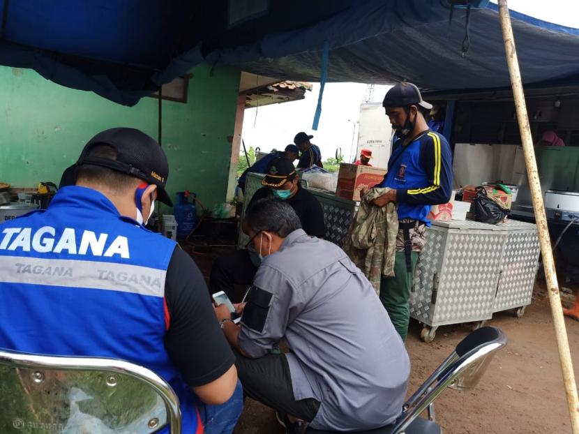 Kementerian Sosial (Kemensos) bertidak cepat membantu masyarakat korban tanah longsor di wilayah Desa Cihanjuang, Kecamatan Cimanggung, Kabupaten Sumedang, Provinsi Jawa Barat.