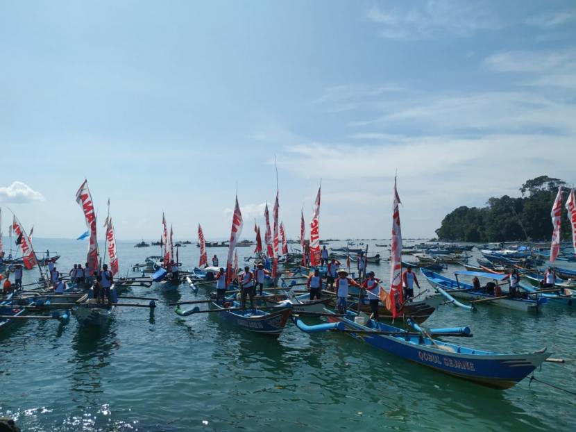 Kementerian Sosial (Kemensos) melalui Taruna Siaga Bencana (Tagana) melakukan pelatihan terkait kebencanaan kepada nelayan di Kabupaten Pangandaran Jawa Barat. Para nelayan itu dilatih agar dapat siaga dalam menghadapi bencana. 