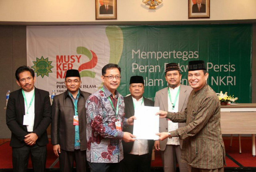  Kementrian Agama Republik Indonesia menyerahkan Surat Keputusan (SK) nomor 865 Tahun 2016 tentang pemberian izin kepada ormas Persatuan Islam sebagai Lembaga Amil Zakat Nasional yang ke-16, pada acara Muskernas PP Persis.