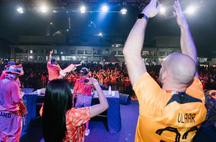 Kemeriahan gelaran Festival Oranje Indonesia di di Lapangan Panahan, Gelora Bung Karno, Jakarta, Jumat (25/11/2022) malam WIB.