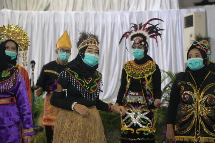 Kemeriahan penutupan  Pengenalan Studi Mahasiswa Baru (Pesmaba) Universitas Muhammadiyah Malang (UMM), Rabu (14/10).