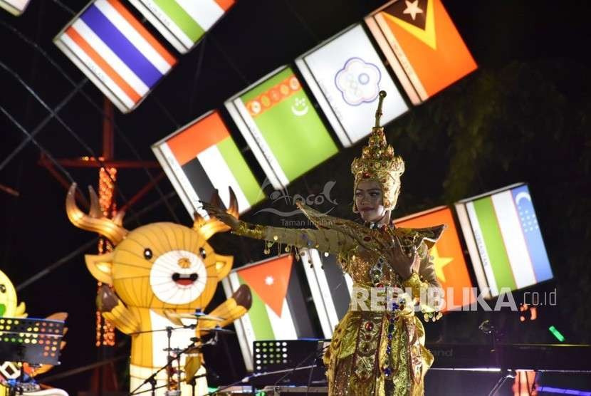Kemeriahan puncak acara Ancol Asian Festival di Pantai Festival Ancol, Jakarta, Sabtu (25/8) petang.
