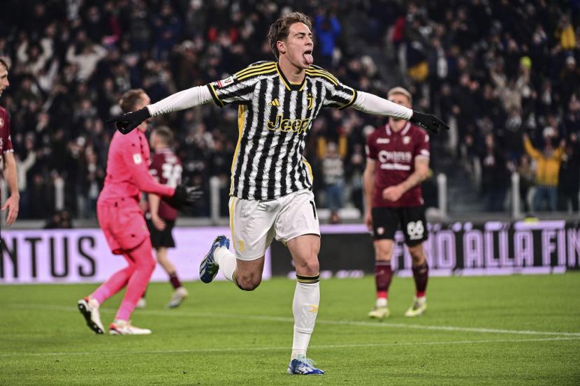 Kenan Yildiz dari Juventus melakukan selebrasi setelah mencetak gol pada pertandingan sepak bola Piala Italia antara Juventus dan Salernitana di Stadion Juventus di Turin, Italia, Jumat, 5 Januari 2024 WIB.
